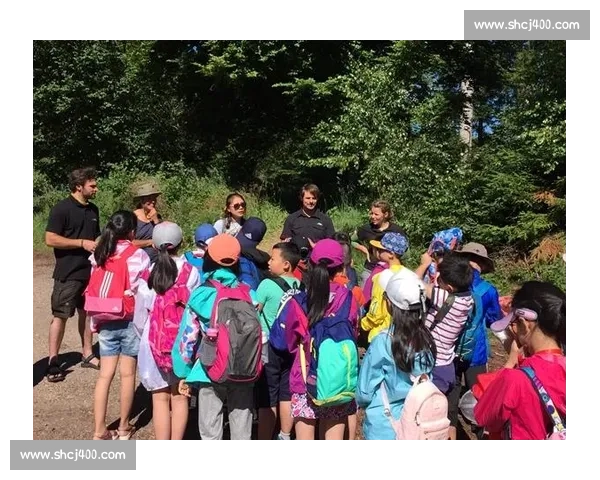 森林深处激烈跑步比赛展开勇士们拼尽全力争夺胜利